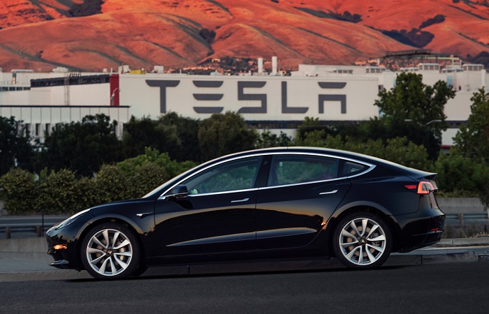 Doanh số bán xe của Tesla tại Trung Quốc giảm 70% trong tháng 10