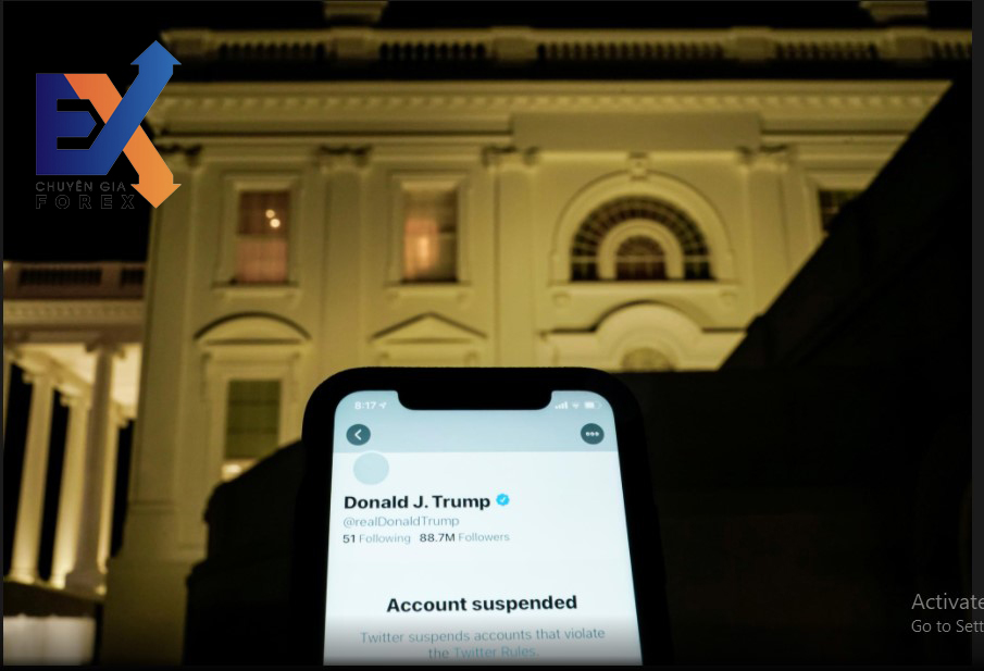 Twitter sụp đổ khi lệnh cấm của Trump khiến mạng xã hội trở thành tâm điểm